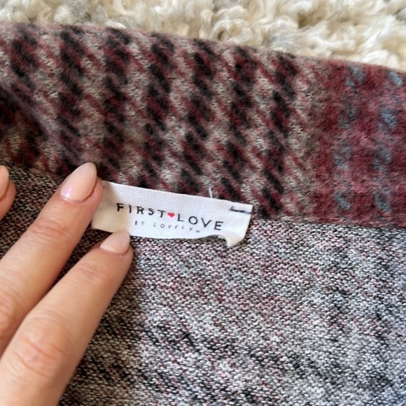 Vici Pima Relaxed Houndstooth Button Down Shirt - Picture 9 of 9